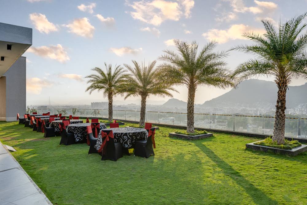Rooftop Infinity Pool with City View