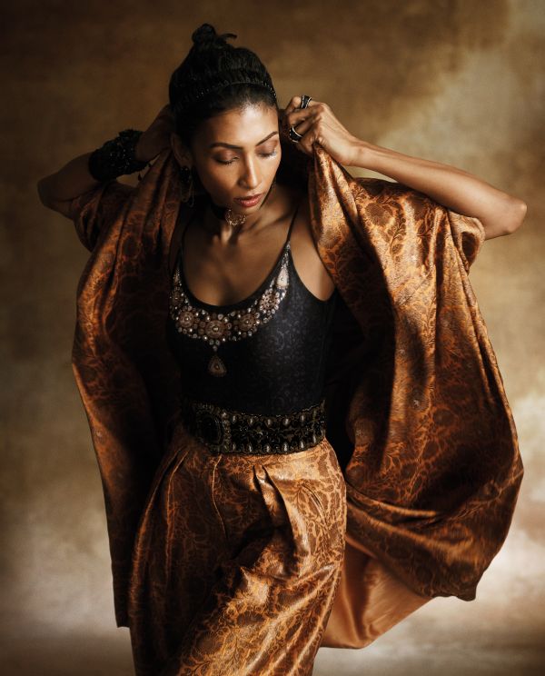 Modernized Kurta Details