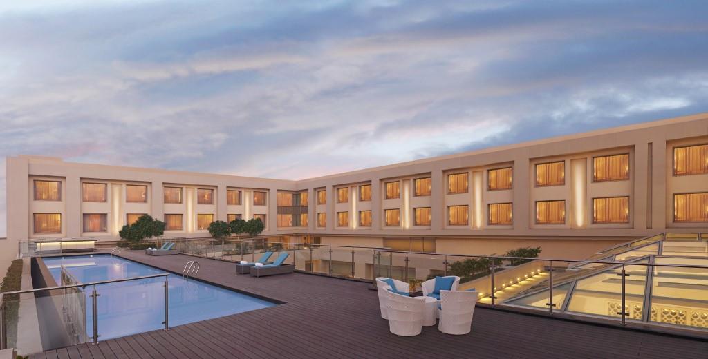 Infinity pool at DoubleTree Agra